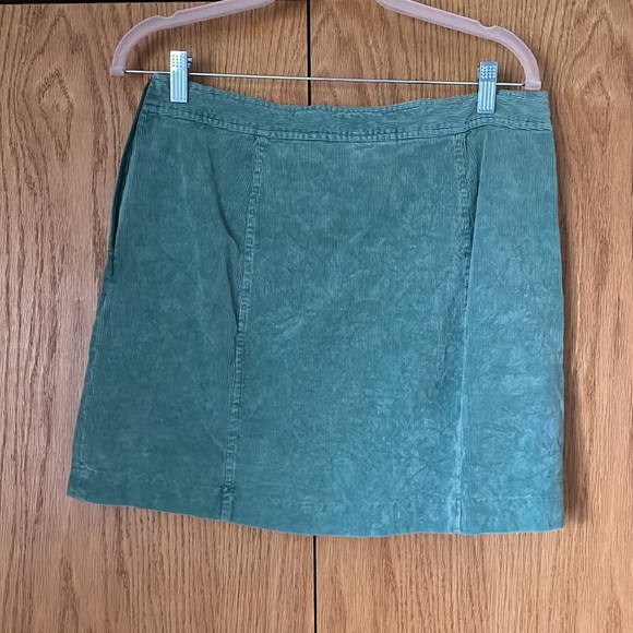 Vineyard vines corduroy green mini skirt - Picture 3 of 8